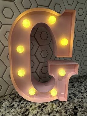 Light-Up Letter "G" Marquee Sign in Pastel Pink